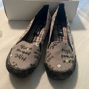 Mudd Chilton 🙂 Gray Canvas Rubber Soled Time Heals All Wounds 🙂 Slip On Shoes